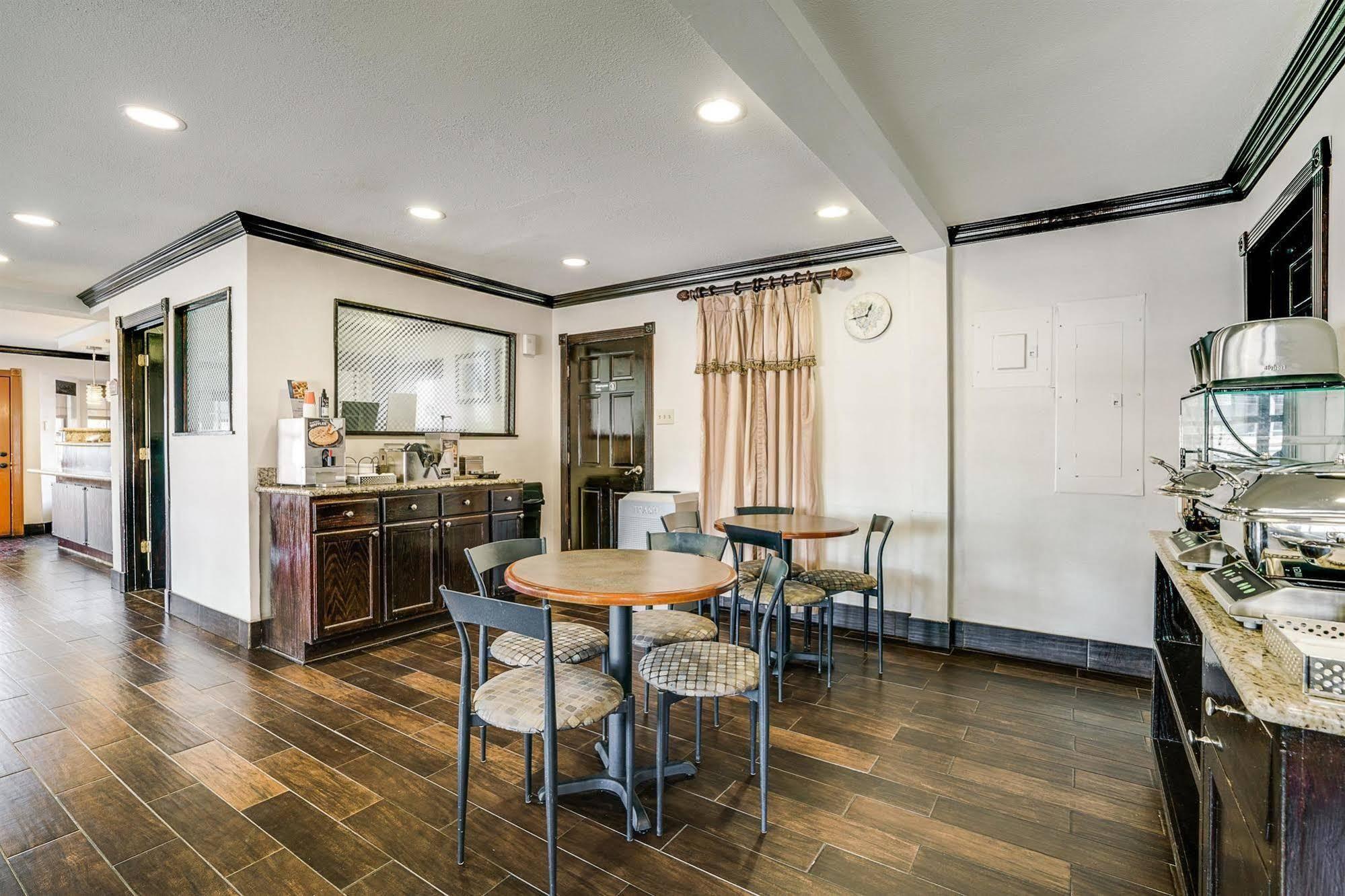 Quality Inn & Suites Dallas-Cityplace Luaran gambar