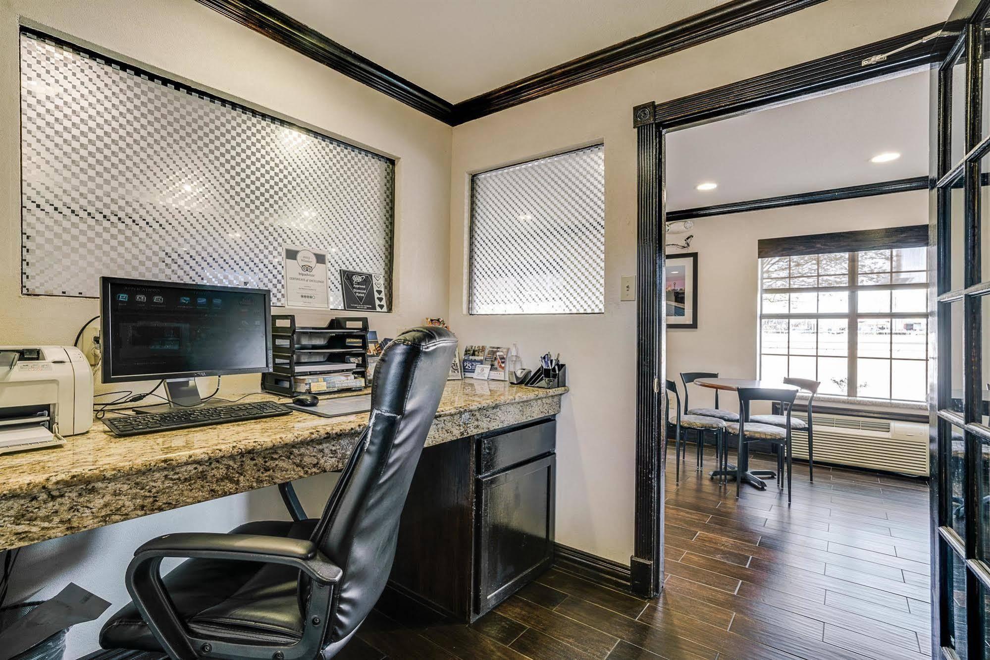 Quality Inn & Suites Dallas-Cityplace Luaran gambar